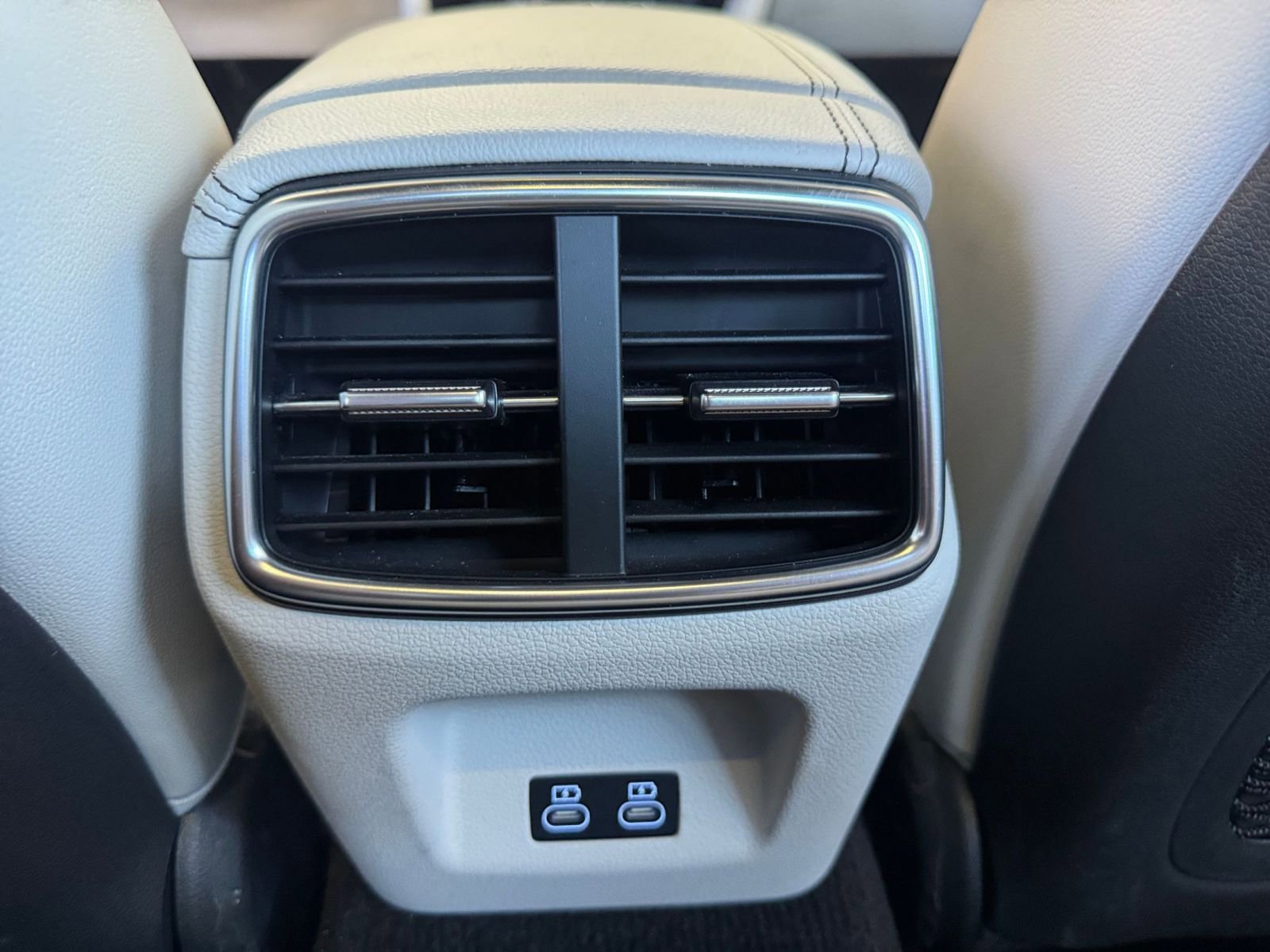 Used 2025 Genesis G70 2.5T image 24