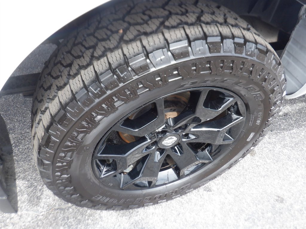 Used 2021 Nissan Frontier SV w/ Midnight Edition Floor Mats image 9