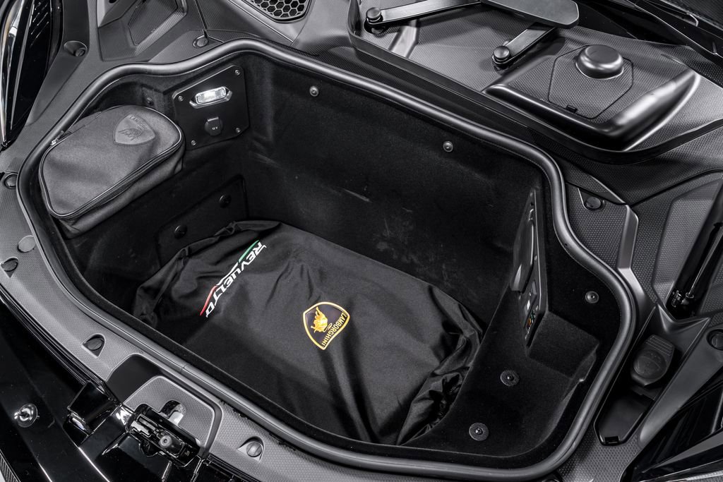 Used 2025 Lamborghini Revuelto image 43