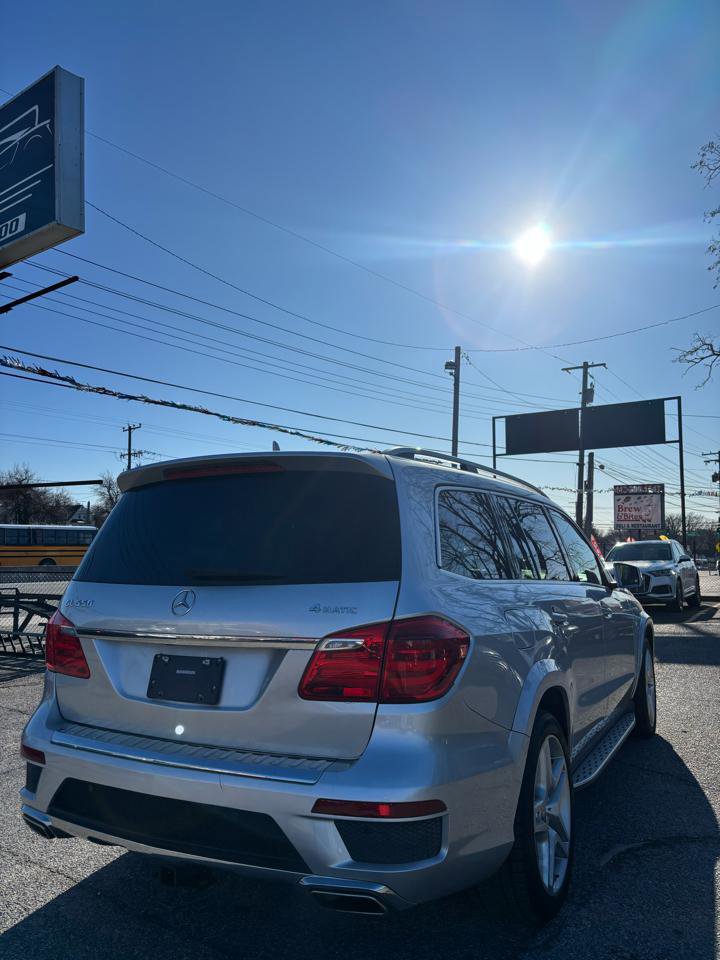 Used 2016 Mercedes-Benz GL 550 4MATIC image 4