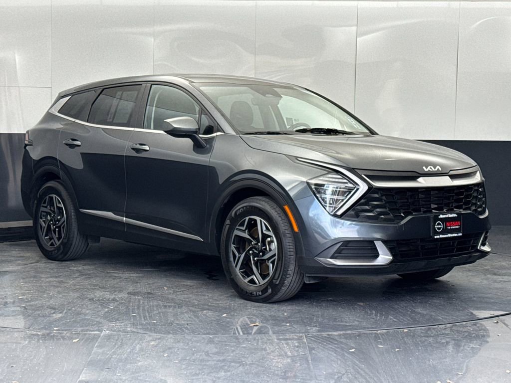 Used 2024 Kia Sportage LX image 1