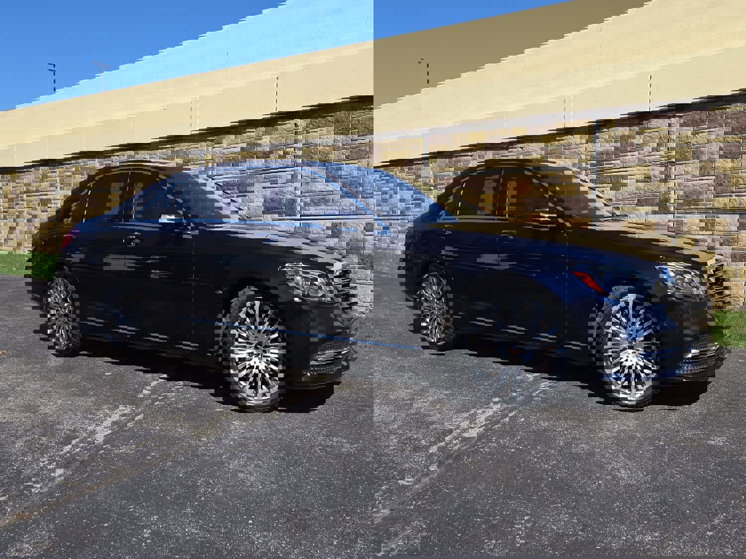 Used 2020 Mercedes-Benz S 560 4MATIC Sedan image 3