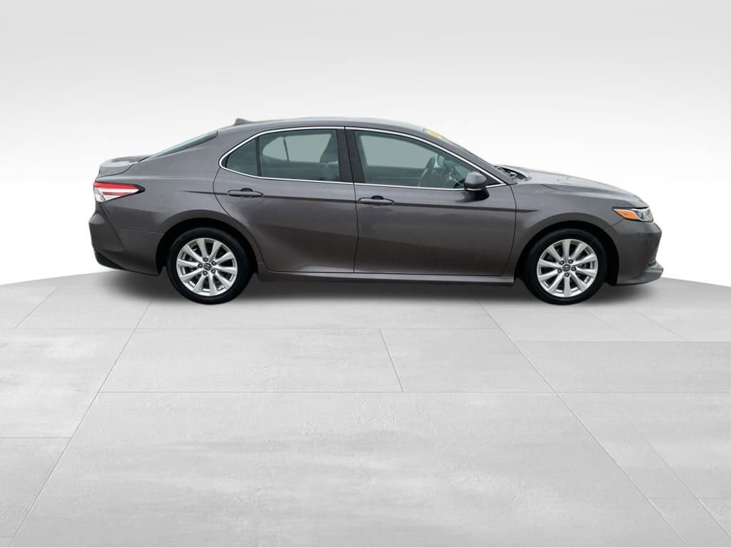 Used 2019 Toyota Camry L image 7
