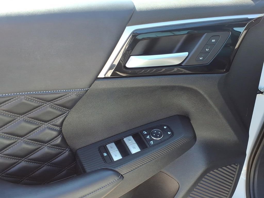 Used 2023 Mitsubishi Outlander SEL AWD/4WD image 11
