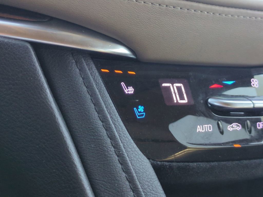 Used 2019 Cadillac XT5 Platinum AWD/4WD image 23