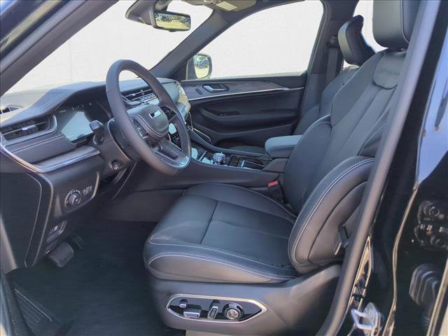 New 2025 Jeep Grand Cherokee Overland w/ Luxury Tech Group IV AWD/4WD video 4