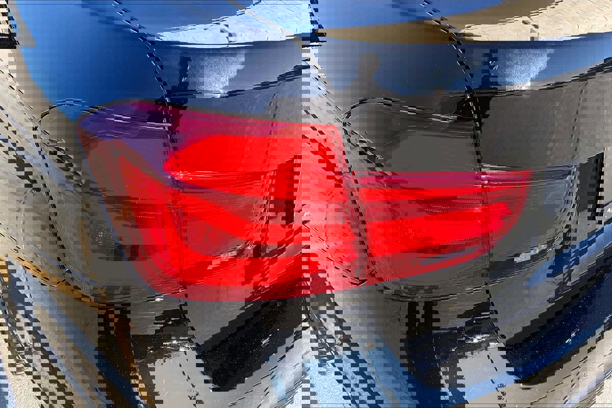 Used 2018 BMW 330i Sedan w/ Shadow Sport Edition image 29