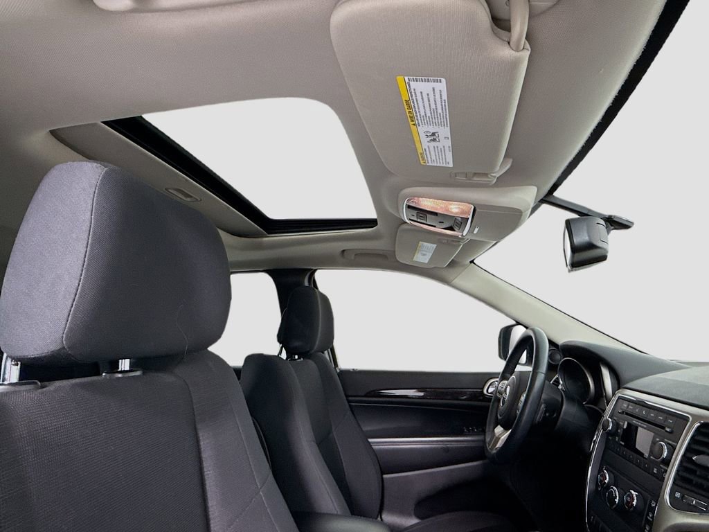 Used 2012 Jeep Grand Cherokee Laredo w/ Laredo E Group image 17