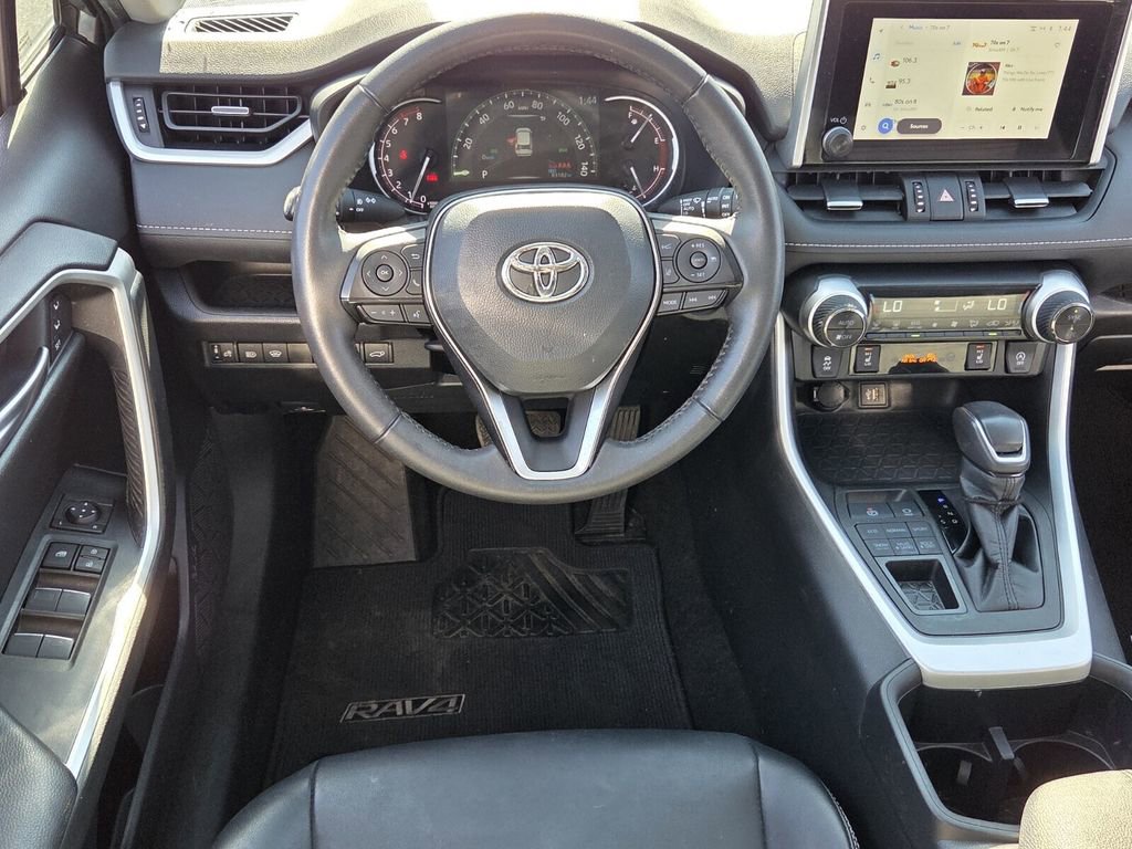 Used 2023 Toyota RAV4 XLE Premium image 7