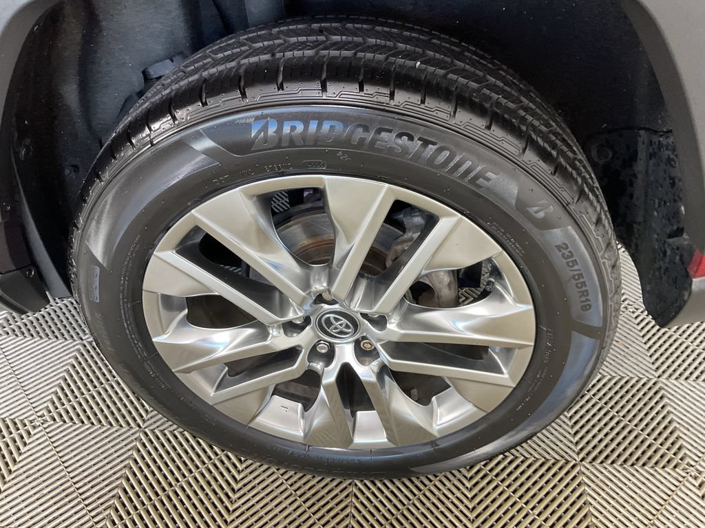 Used 2020 Toyota RAV4 XLE Premium AWD/4WD image 6