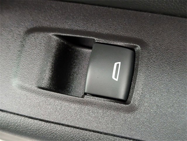 Used 2020 Chevrolet Equinox LT image 34