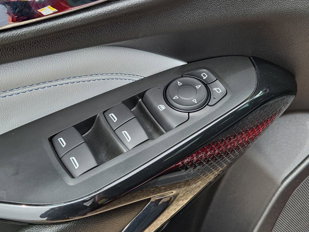 Used 2025 Chevrolet Trax LT FWD image 22