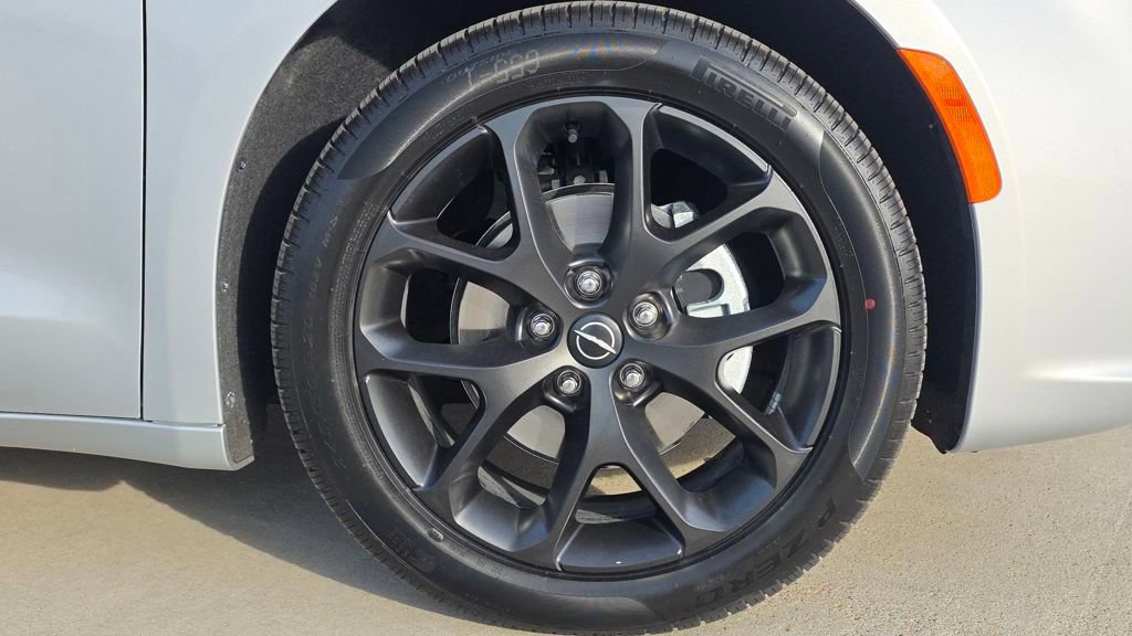 New 2026 Chrysler Pacifica Limited w/ S Appearance Package image 11