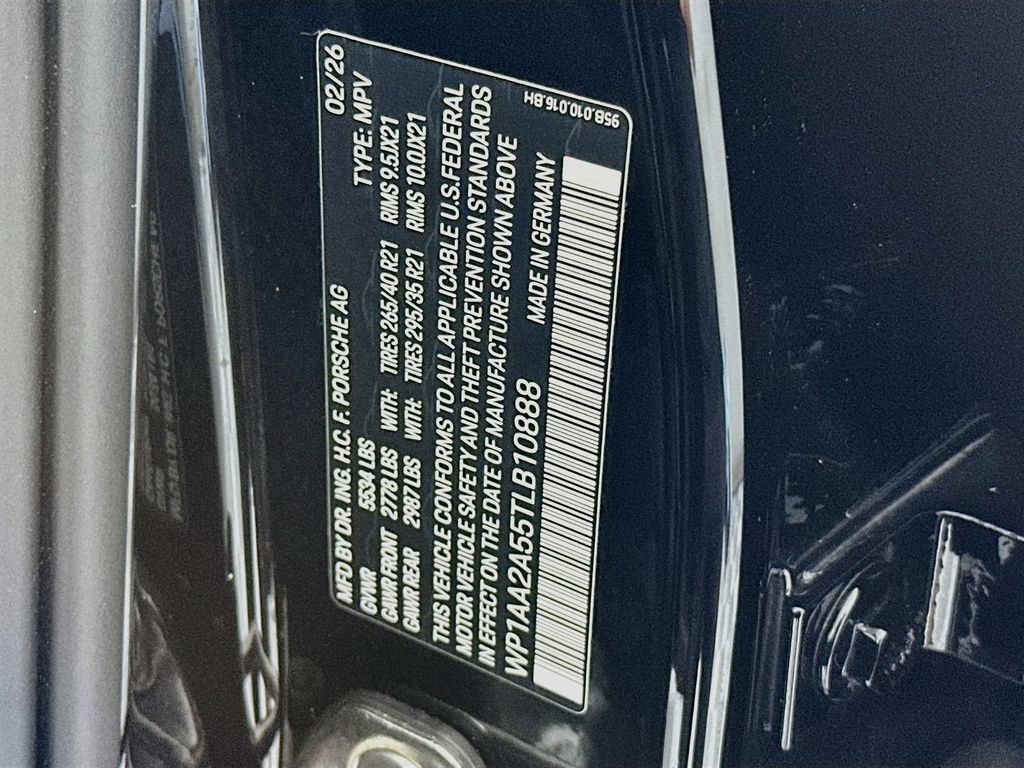Certified 2026 Porsche Macan AWD/4WD image 35
