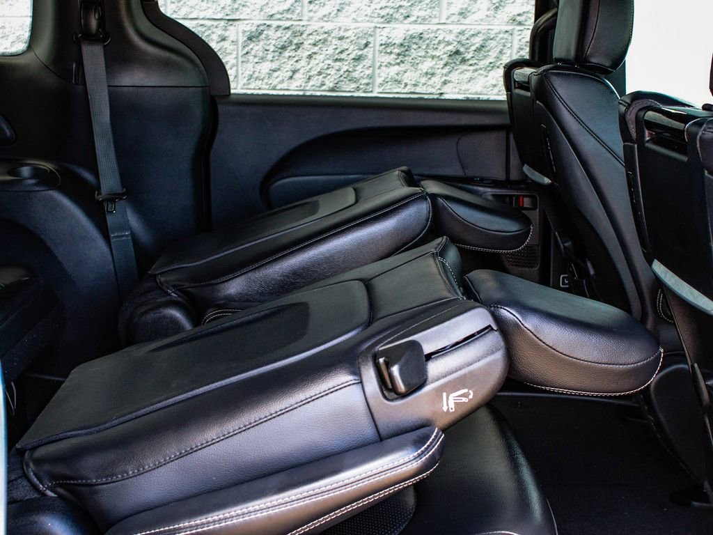 Used 2022 Chrysler Pacifica Touring-L w/ Uconnect Theater Family Group image 37