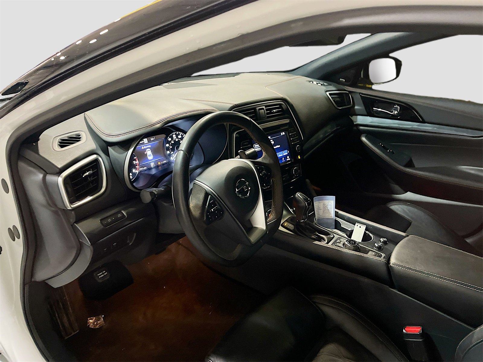 Used 2023 Nissan Maxima SR w/ Sport Mat Group image 9