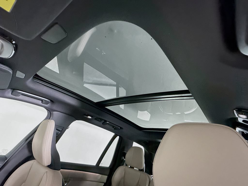 New 2026 Volvo XC90 B6 Plus w/ Protection Package Premier AWD/4WD image 23