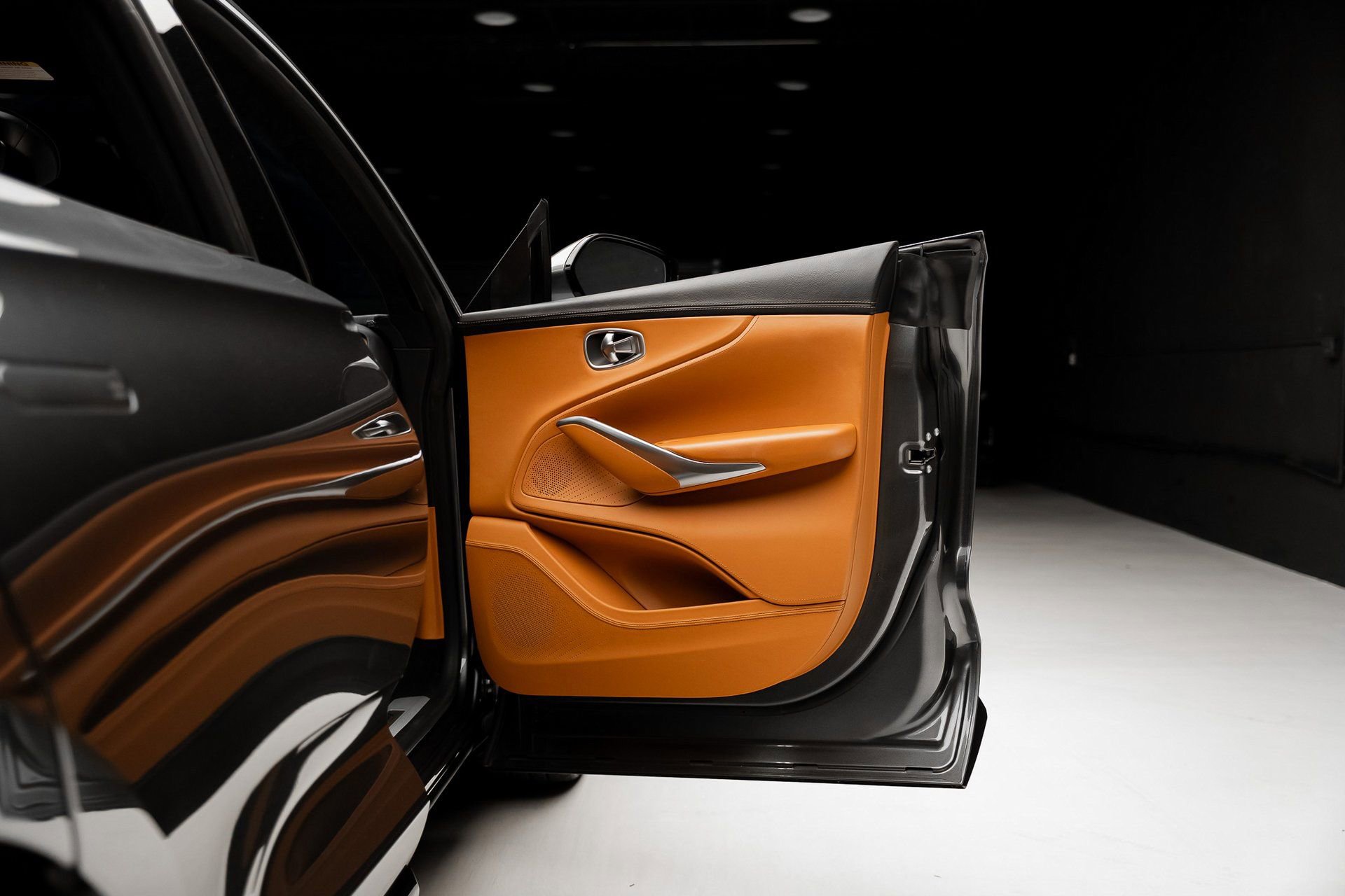 Used 2021 Aston Martin DBX image 56