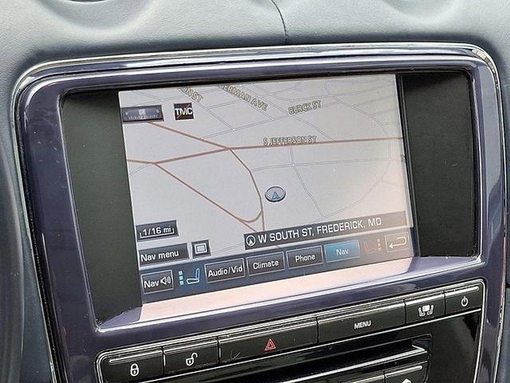 Used 2011 Jaguar XJ image 17