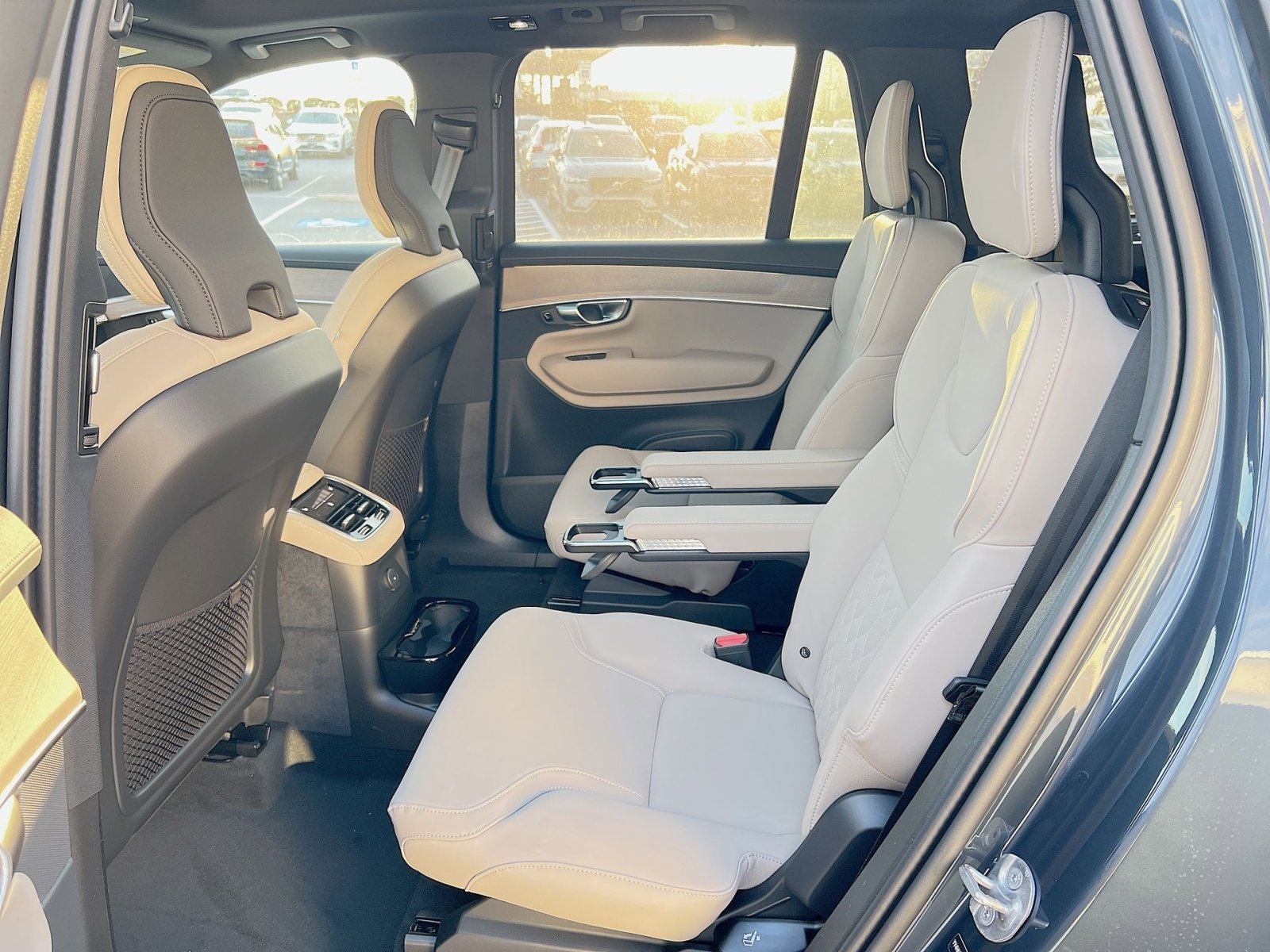 New 2026 Volvo XC90 T8 Plus w/ Protection Package Premier image 24