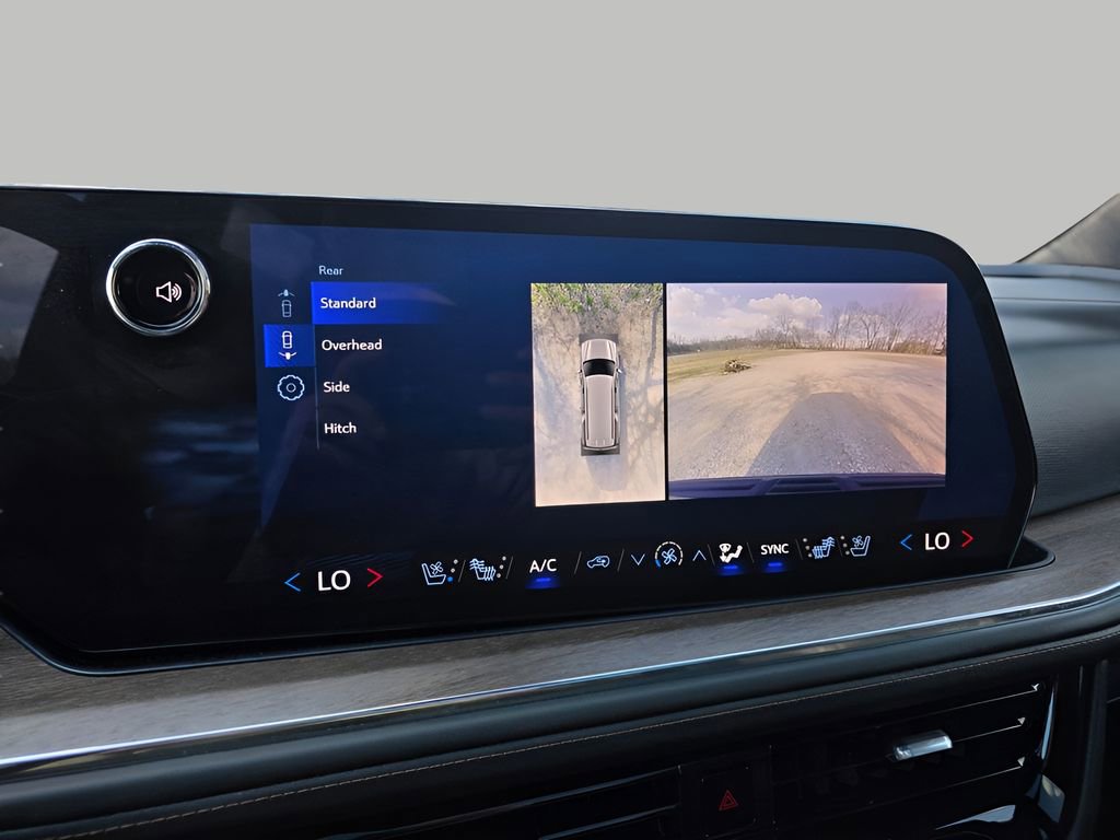 Used 2025 Chevrolet Suburban High Country image 30