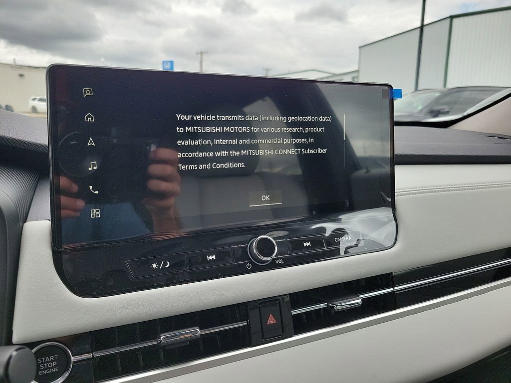 New 2025 Mitsubishi Outlander AWD image 13