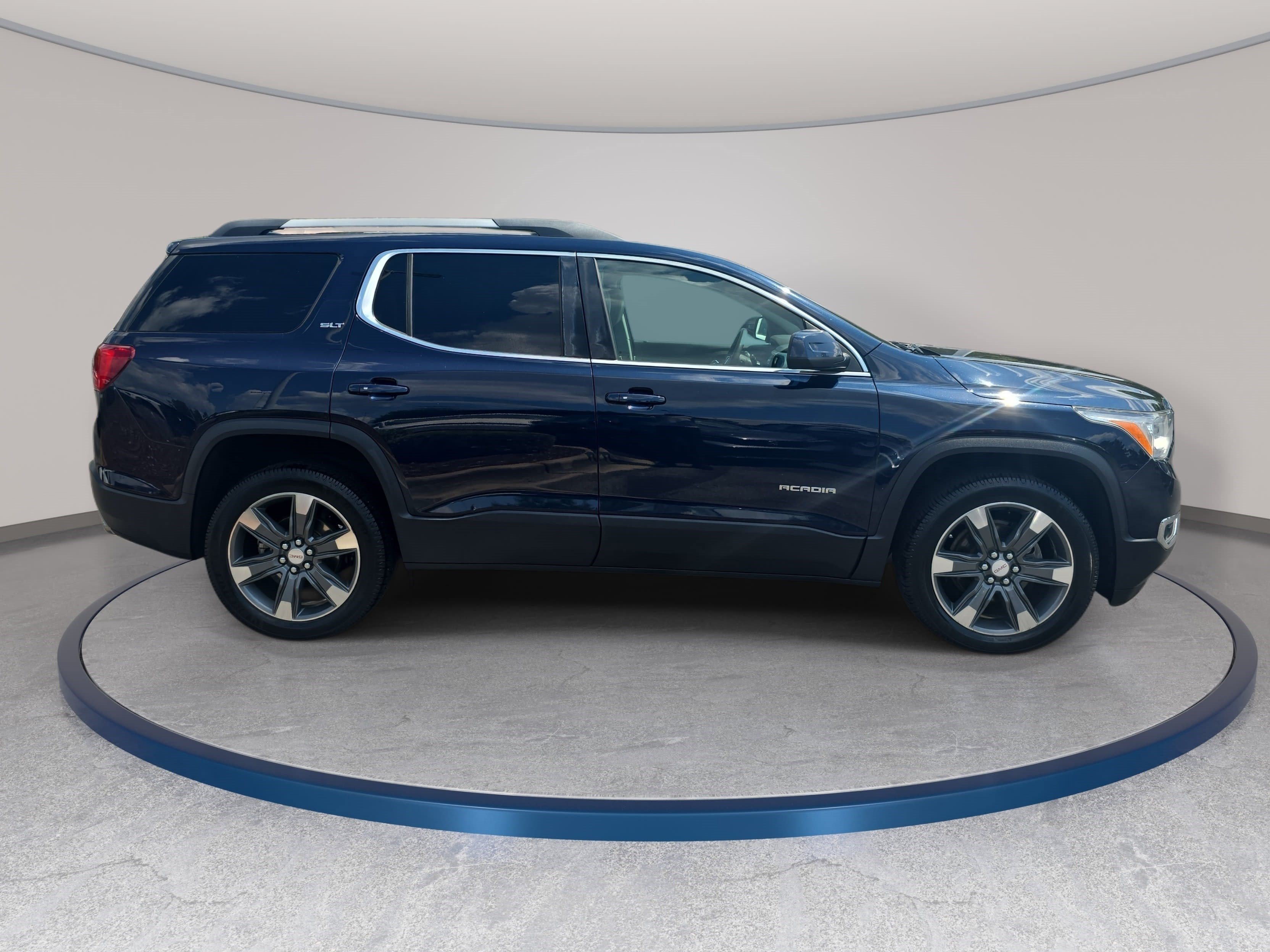 Used 2017 GMC Acadia SLT FWD image 4