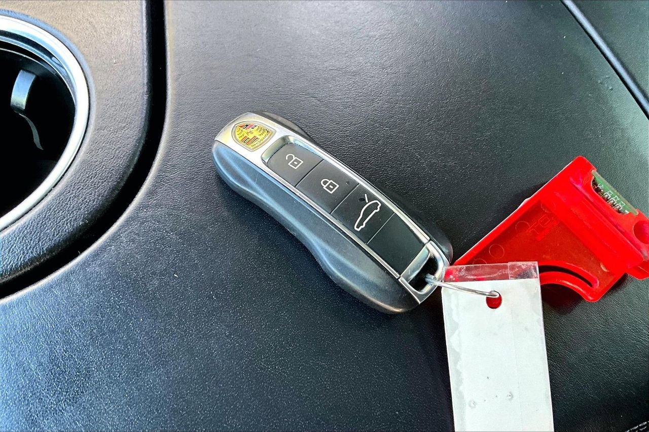 Used 2017 Porsche Panamera 4S AWD/4WD image 33