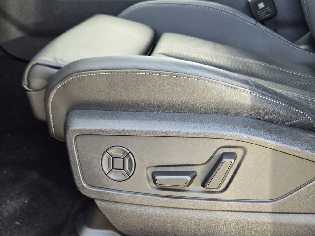 Certified 2025 Audi Q5 Prestige image 31