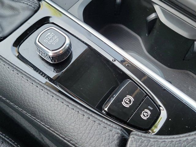 Used 2022 Volvo XC90 T6 Momentum w/ Protection Package Premier image 27