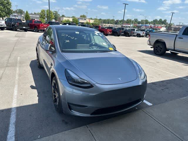 Used 2024 Tesla Model Y Long Range AWD/4WD image 24
