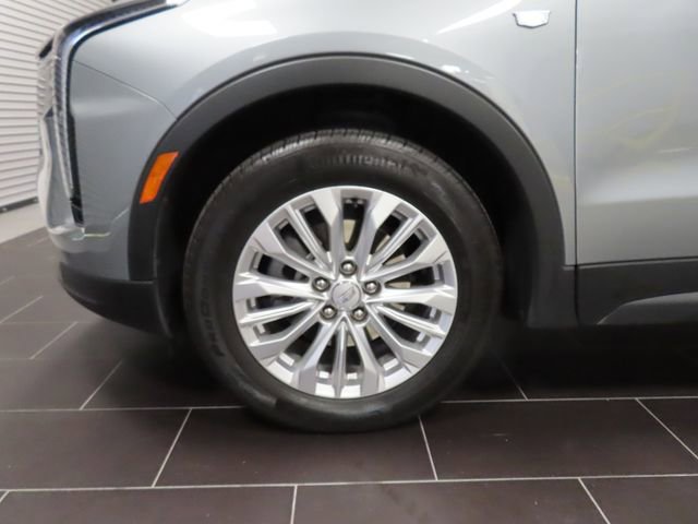 Used 2024 Cadillac XT4 Luxury w/ Cold Weather Package FWD image 13