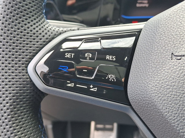 Used 2022 Volkswagen Golf R AWD/4WD image 18