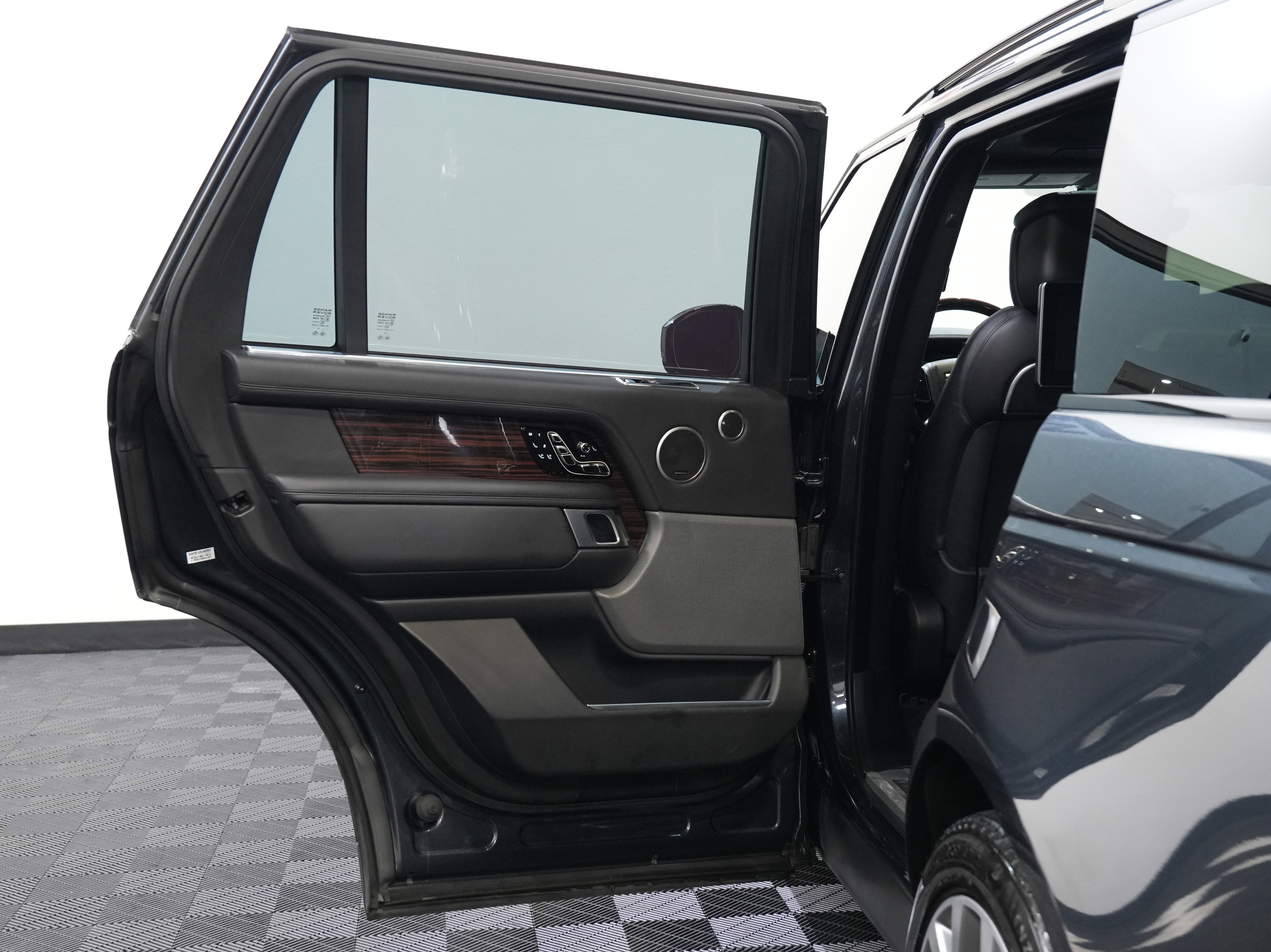 Used 2018 Land Rover Range Rover Long Wheelbase Autobiography image 23