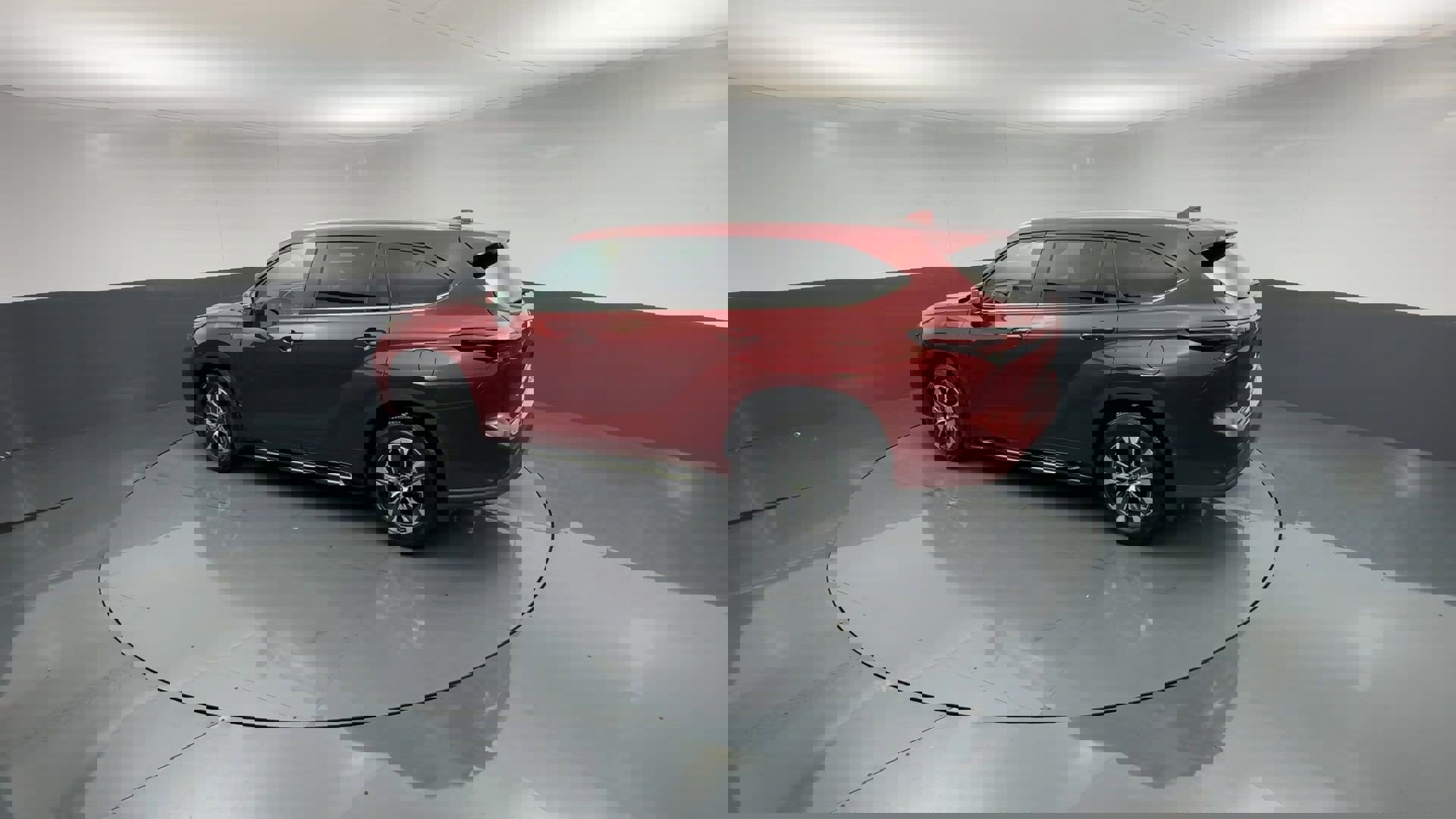 Used 2024 Toyota Highlander XLE image 53