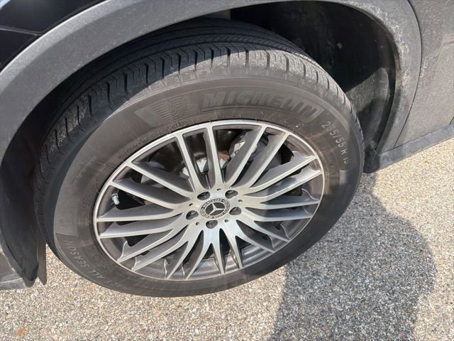 Used 2024 Mercedes-Benz GLC 300 4MATIC image 5