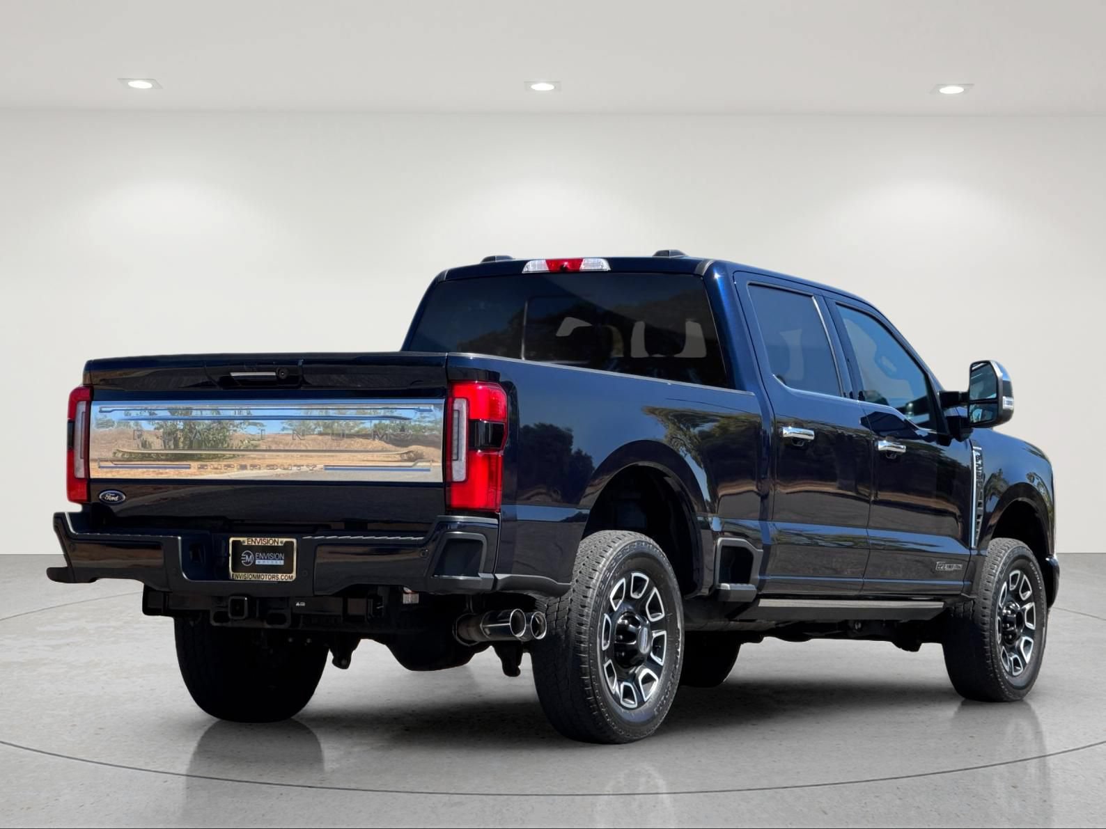Used 2024 Ford F250 Platinum w/ FX4 Off-Road Package AWD/4WD image 6