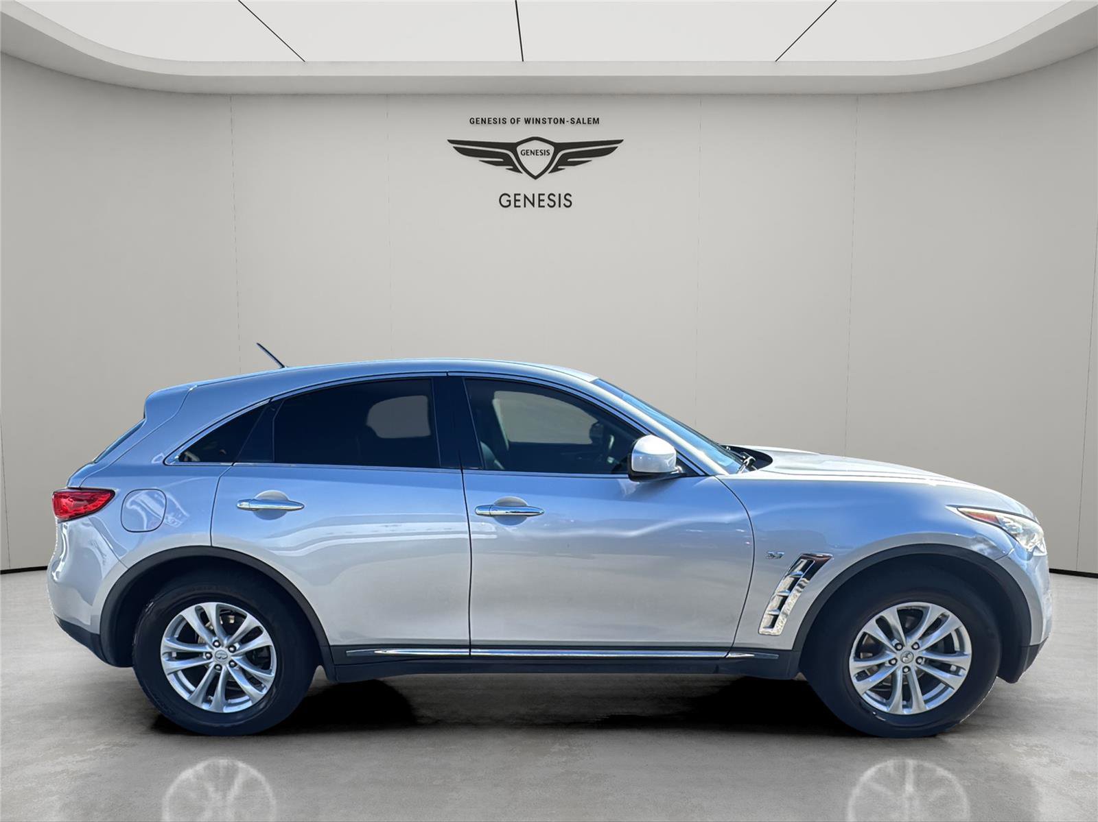 Used 2017 INFINITI QX70 AWD image 6