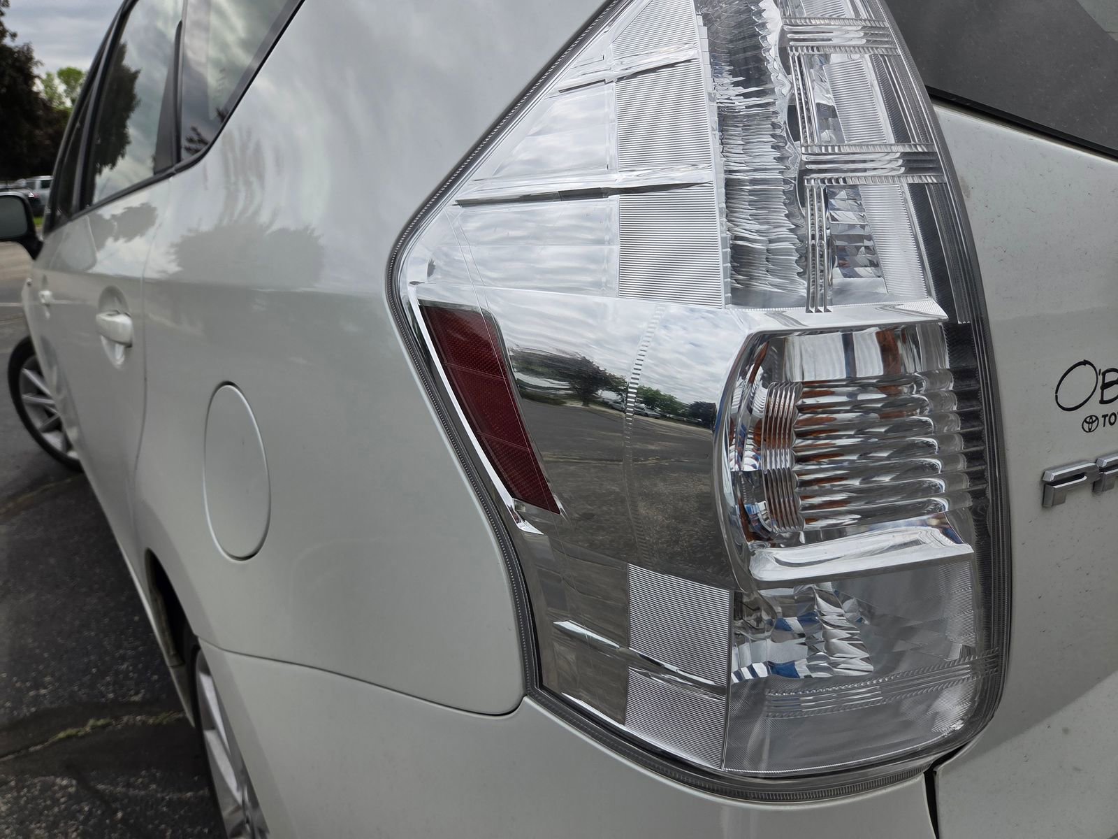 Used 2014 Toyota Prius V Five FWD image 15