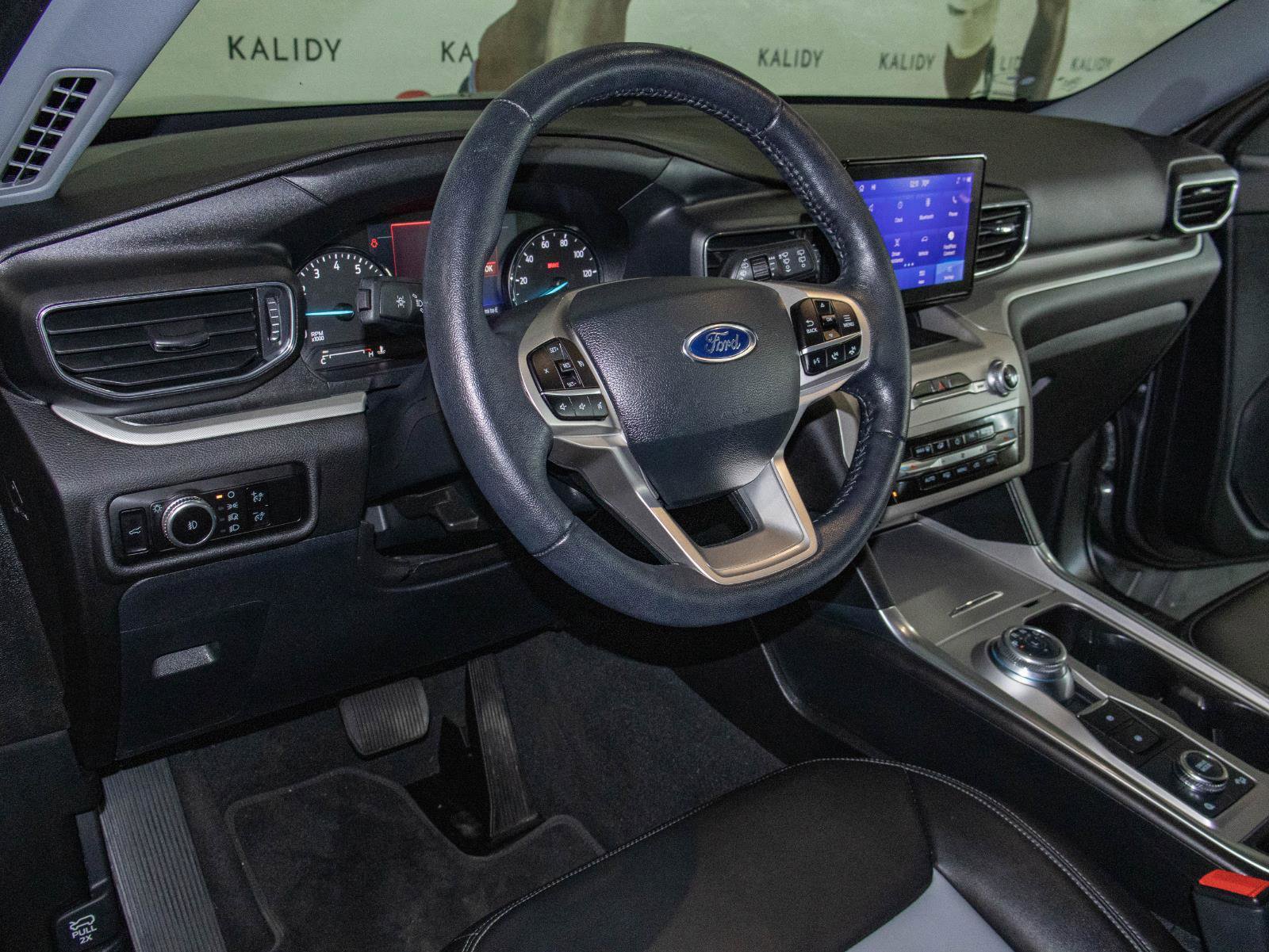 Used 2023 Ford Explorer XLT w/ Equipment Group 202A image 5