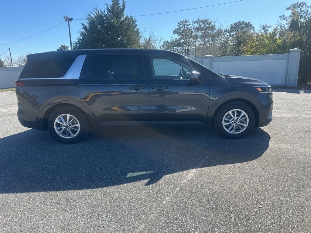 Used 2024 Kia Carnival LX image 5
