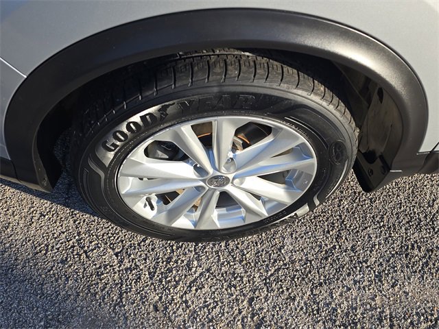 Used 2018 Nissan Rogue Sport SV w/ SV Technology Package image 9