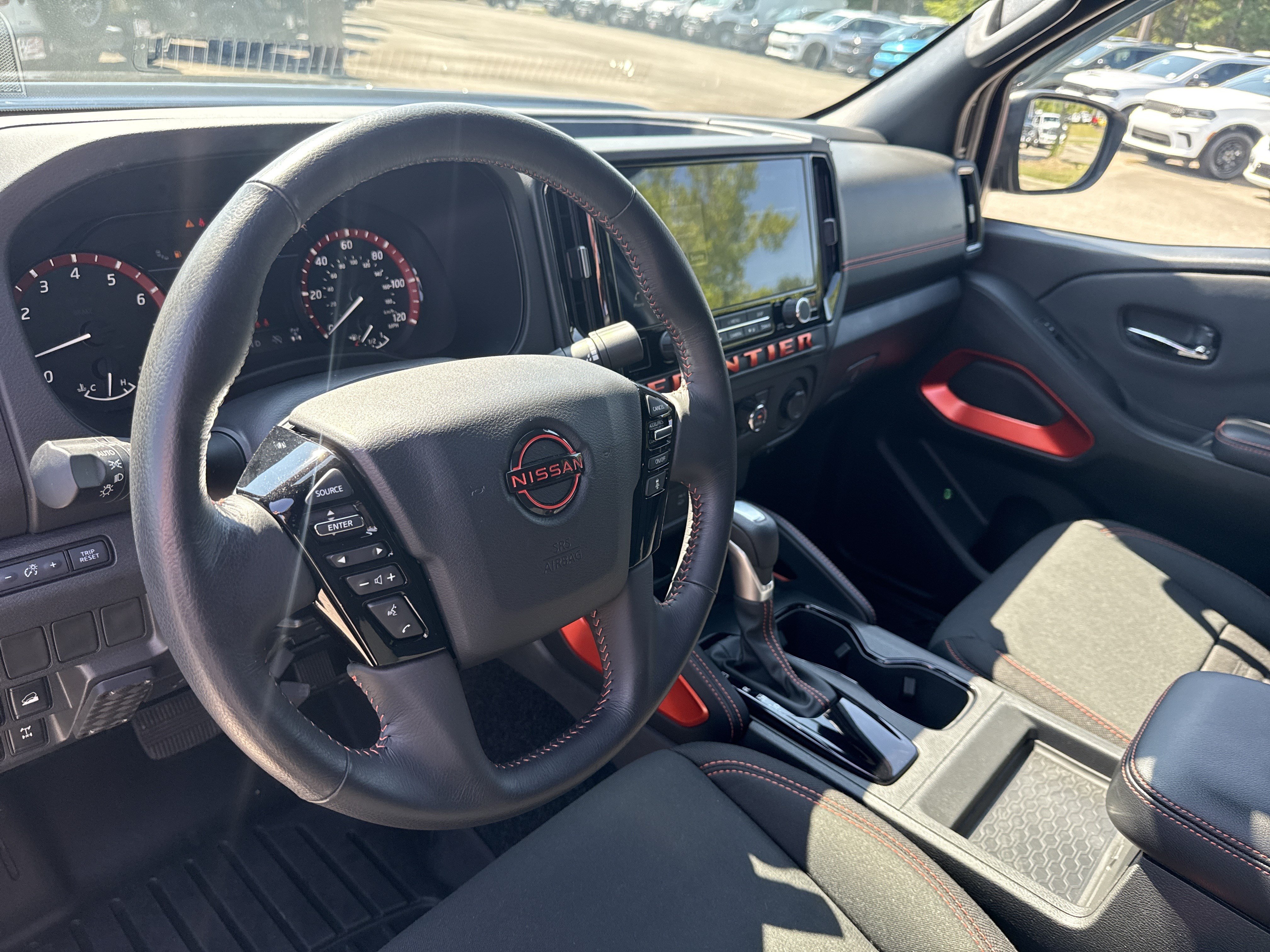 Used 2025 Nissan Frontier PRO-4X AWD/4WD image 21