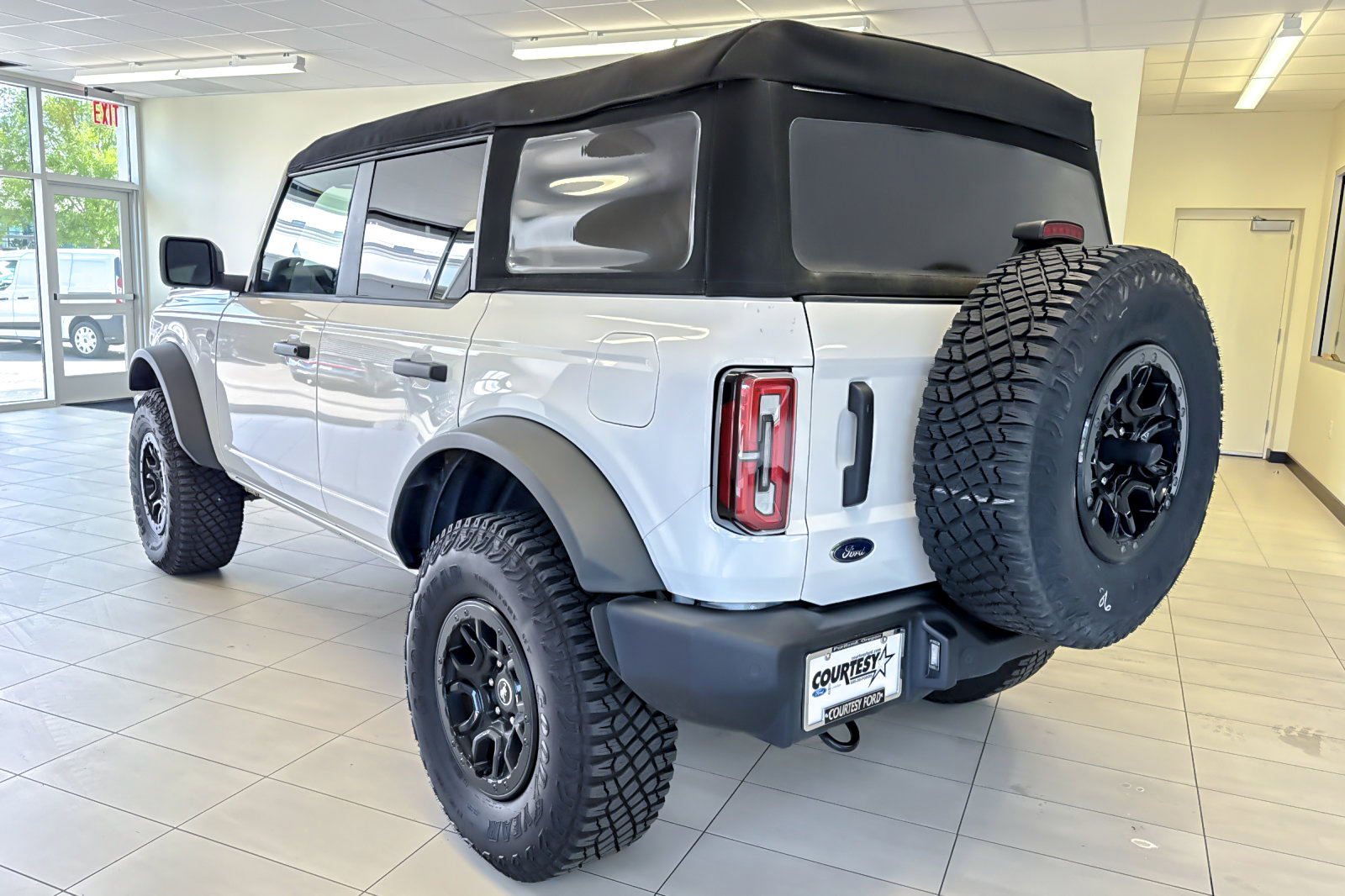 Certified 2023 Ford Bronco Wildtrak AWD/4WD image 6