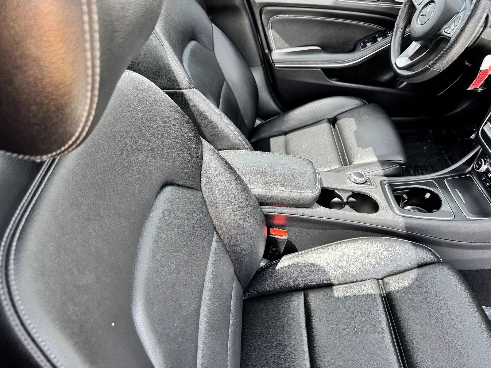 Used 2020 Mercedes-Benz GLA 250 4MATIC w/ Premium Package image 18