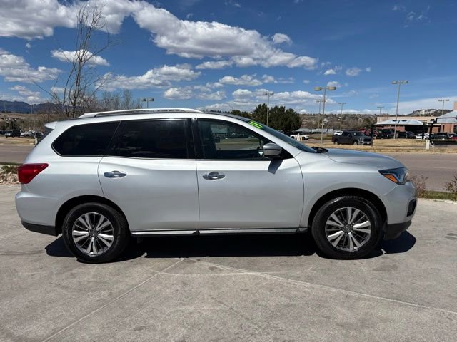Used 2019 Nissan Pathfinder SL AWD/4WD image 9