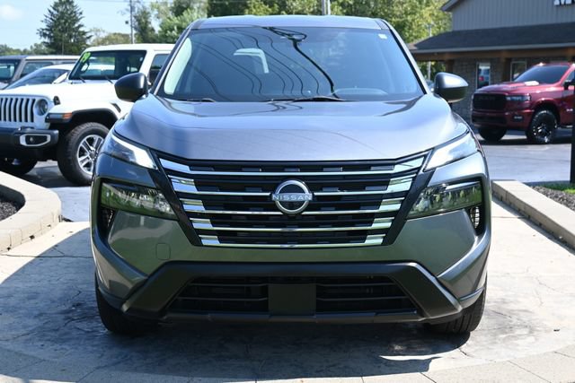 Used 2024 Nissan Rogue S AWD/4WD image 2