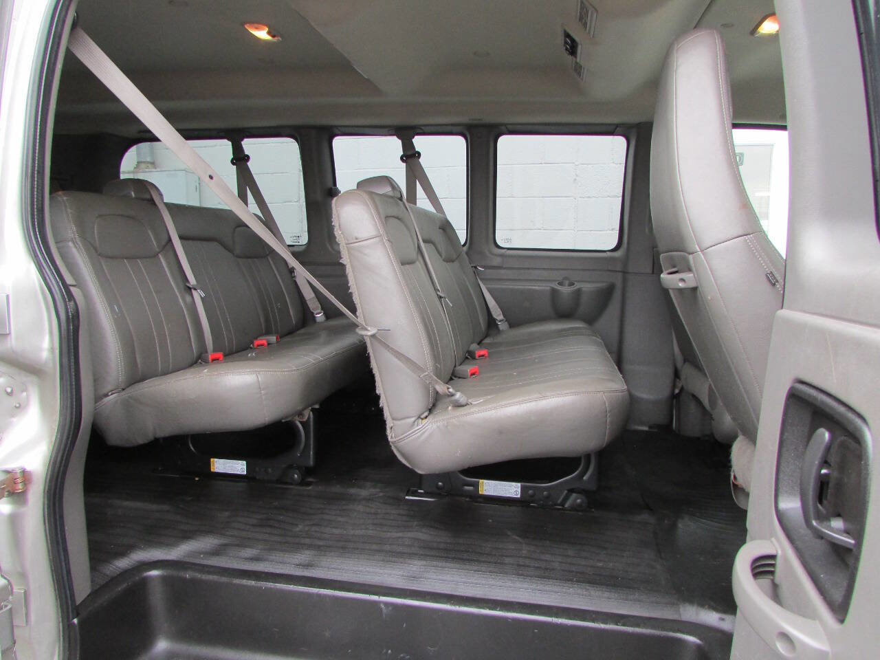 Used 2017 Chevrolet Express 2500 LS RWD image 5