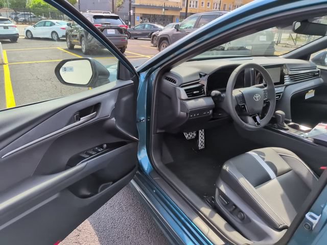 Used 2026 Toyota Camry SE w/ Convenience Package FWD image 9