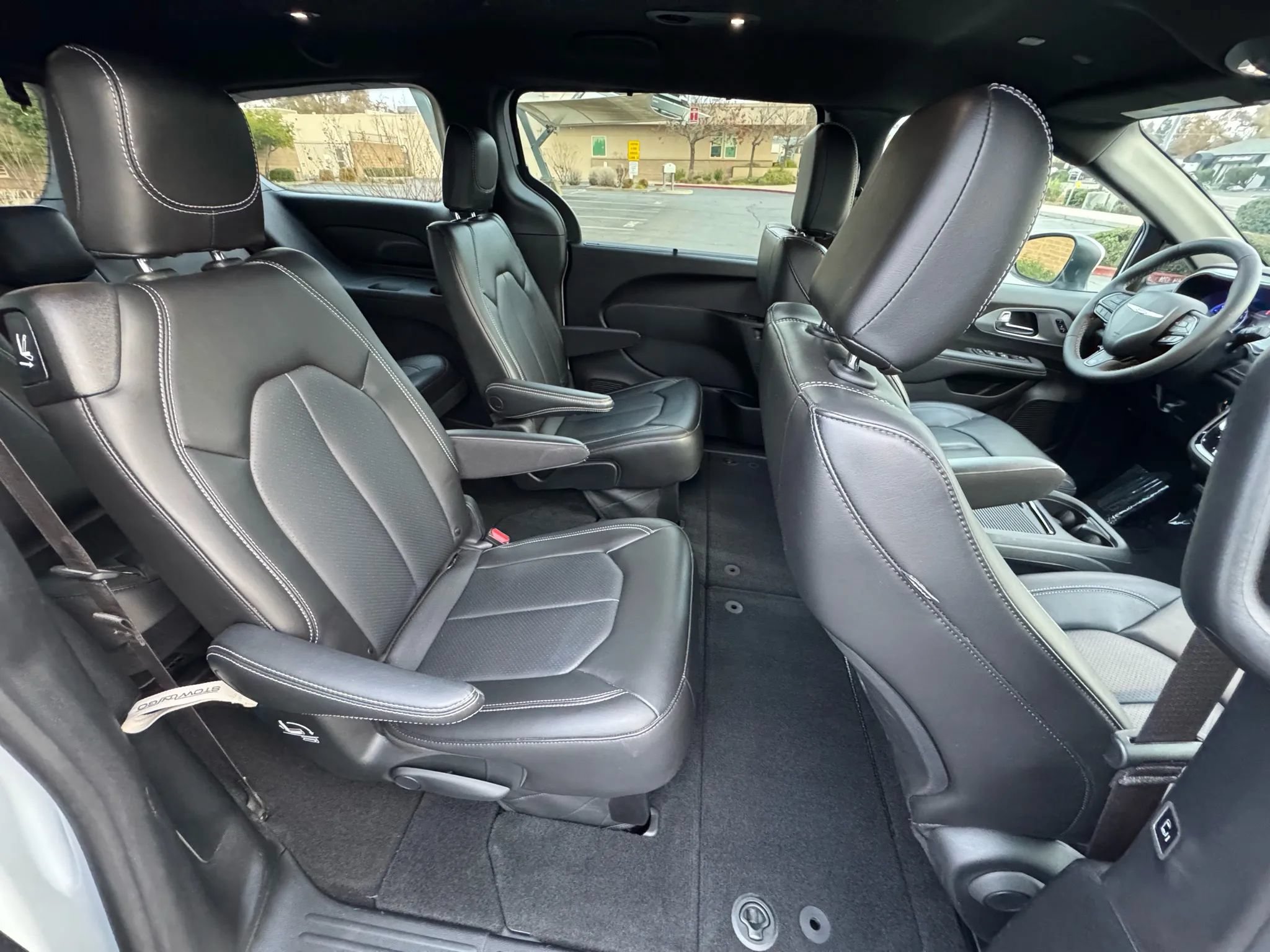 Used 2023 Chrysler Pacifica Touring-L w/ S Appearance Package FWD image 14